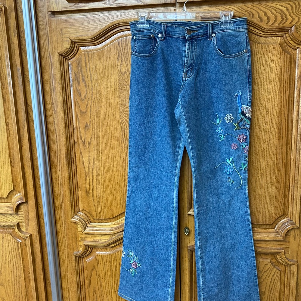 GET LUCKY USA stretch embellished jeans. Size 2. beautiful sequined embroidery